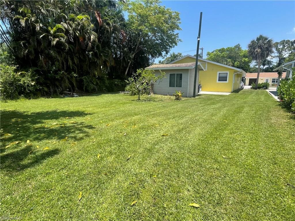 9950/9952 Carolina ST BONITA SPRINGS, FL 34135