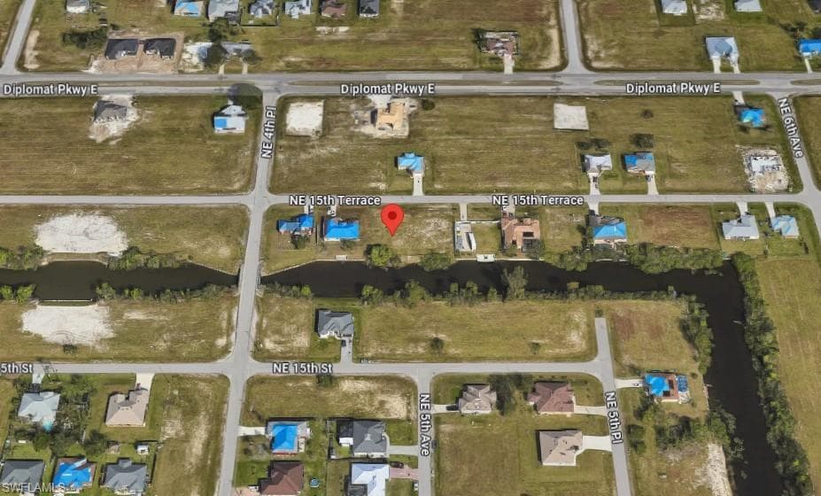 424 NE 15th TER CAPE CORAL, FL 33909