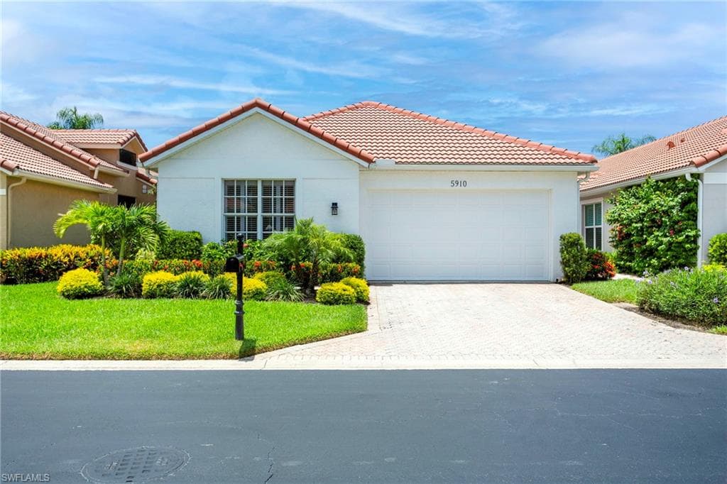 5910 Almaden DR NAPLES, FL 34119