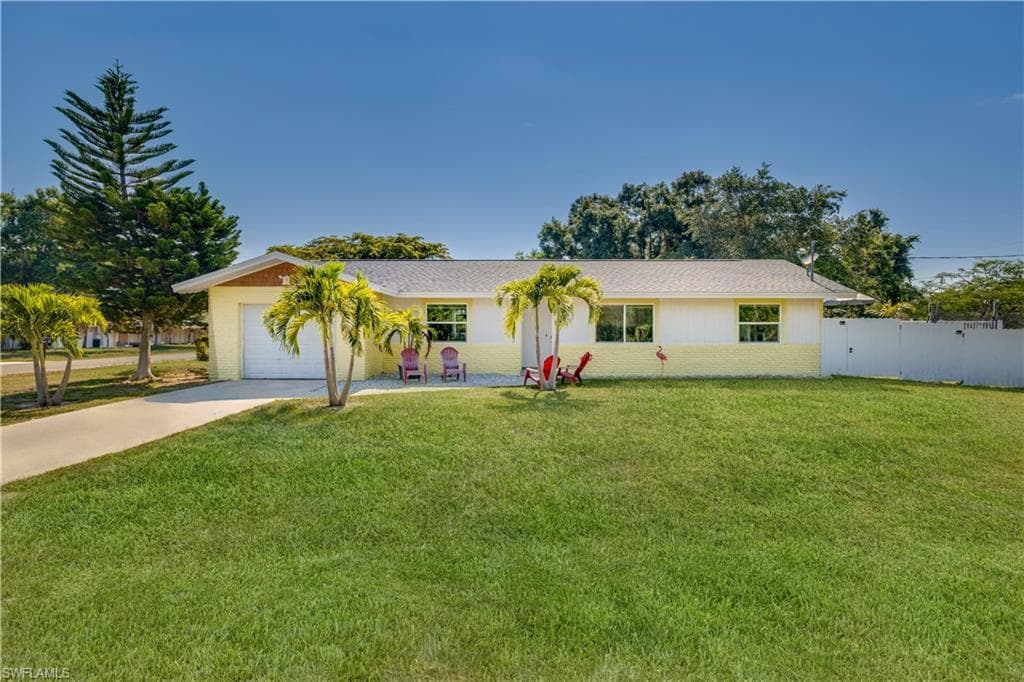 2515 Davis BLVD FORT MYERS, FL 33905