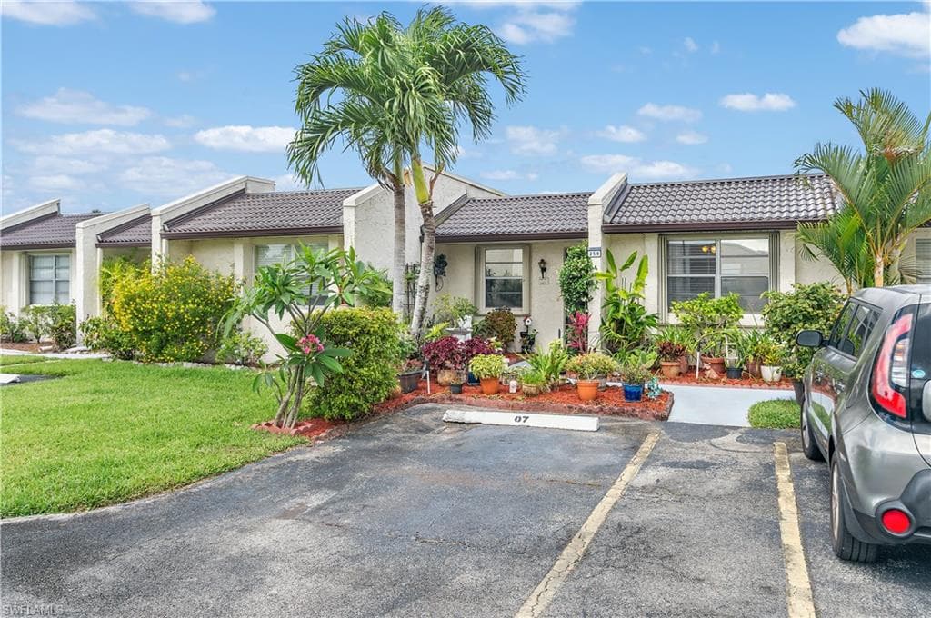 258 Lake Constance DR 258 WEST PALM BEACH, FL 33411