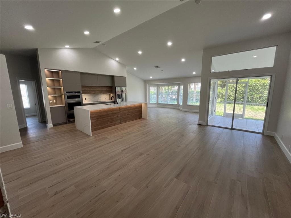 2285 River Reach DR NAPLES, FL 34104