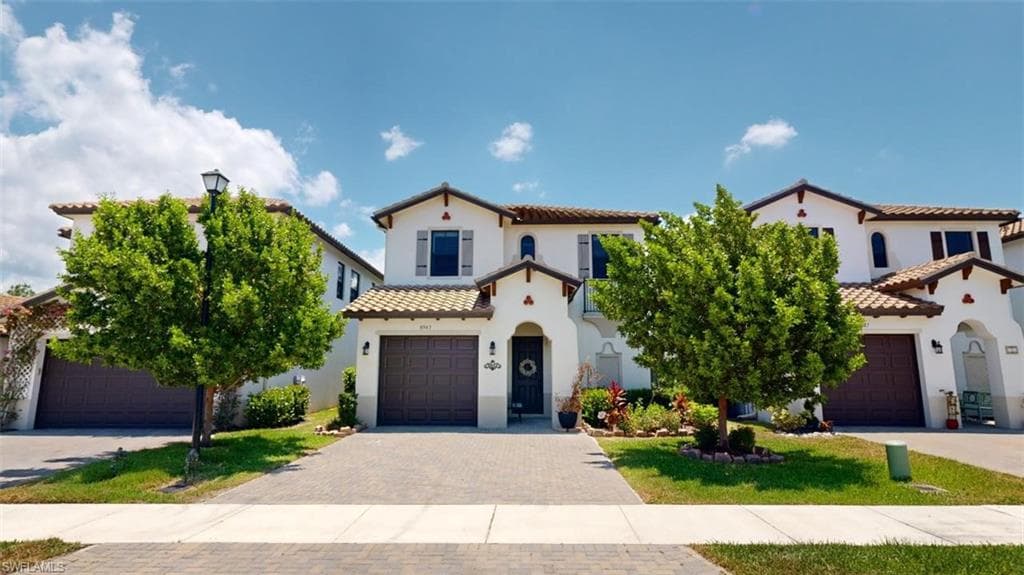 8943 Madrid CIR NAPLES, FL 34104