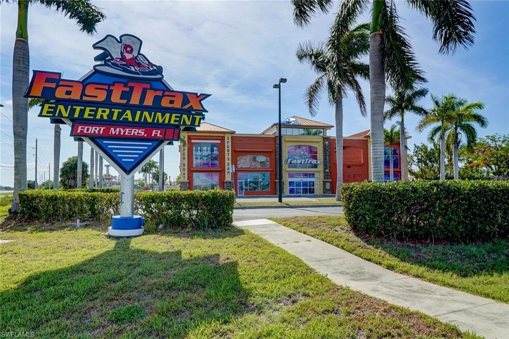17455 Summerlin RD FORT MYERS, FL 33908