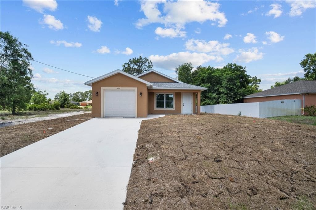 3207 28th ST SW LEHIGH ACRES, FL 33976