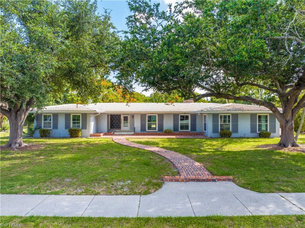 1369 Wales DR FORT MYERS, FL 33901