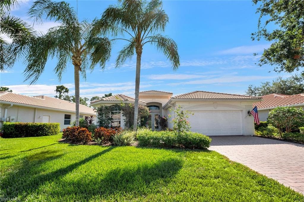 4736 Cerromar DR NAPLES, FL 34112