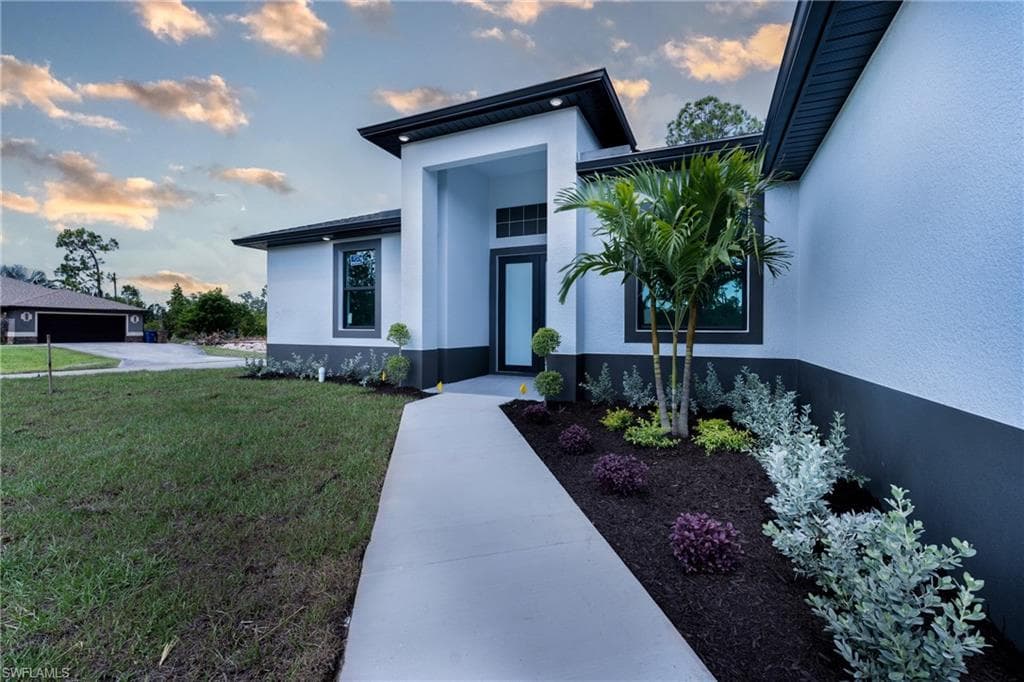 807 E 14th ST LEHIGH ACRES, FL 33972