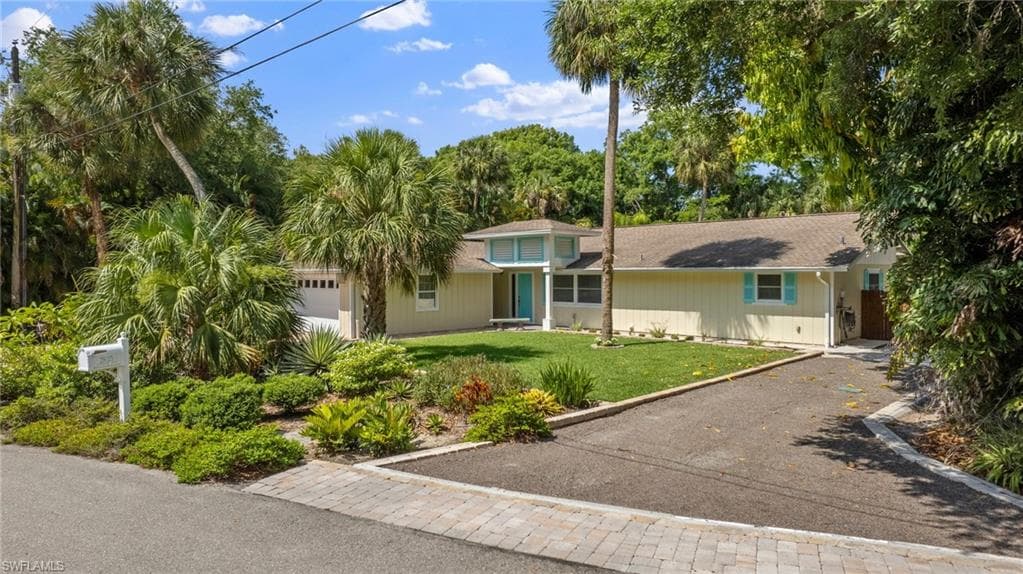 28025 Eastbrook DR BONITA SPRINGS, FL 34135
