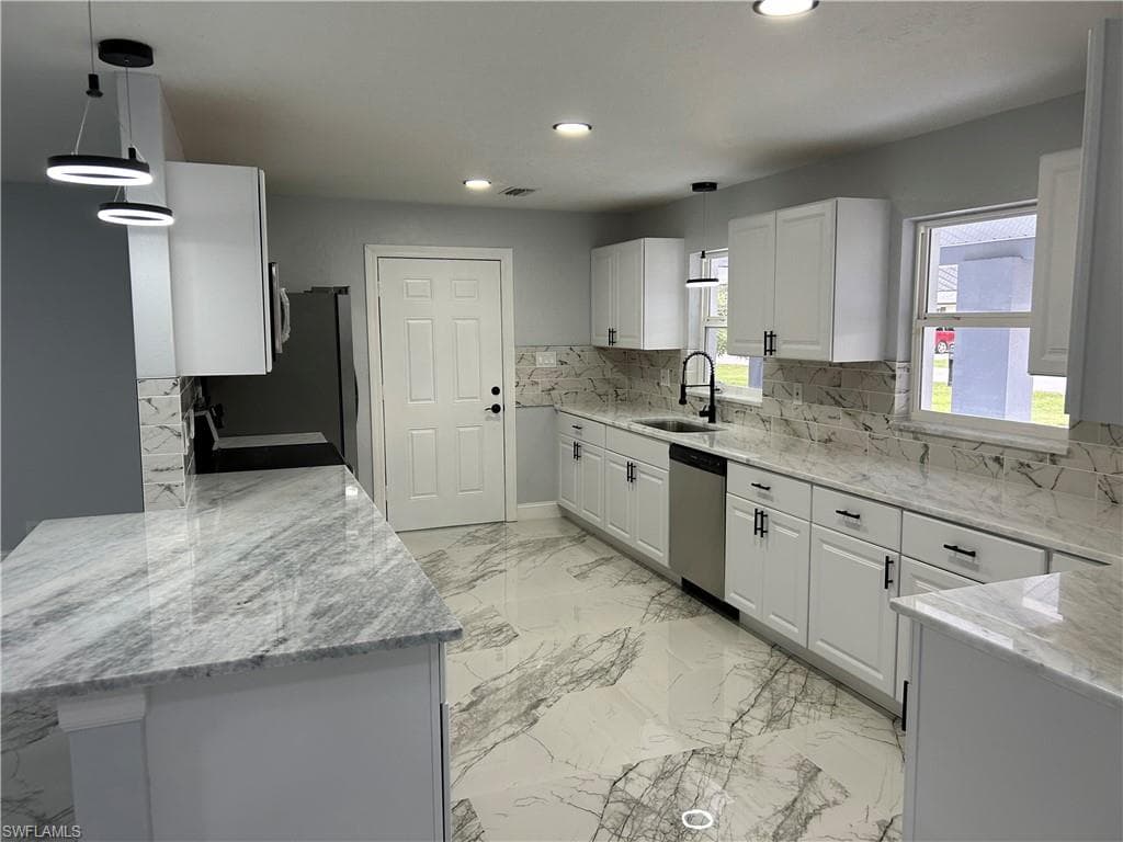 1329 Sunrise DR NORTH FORT MYERS, FL 33917