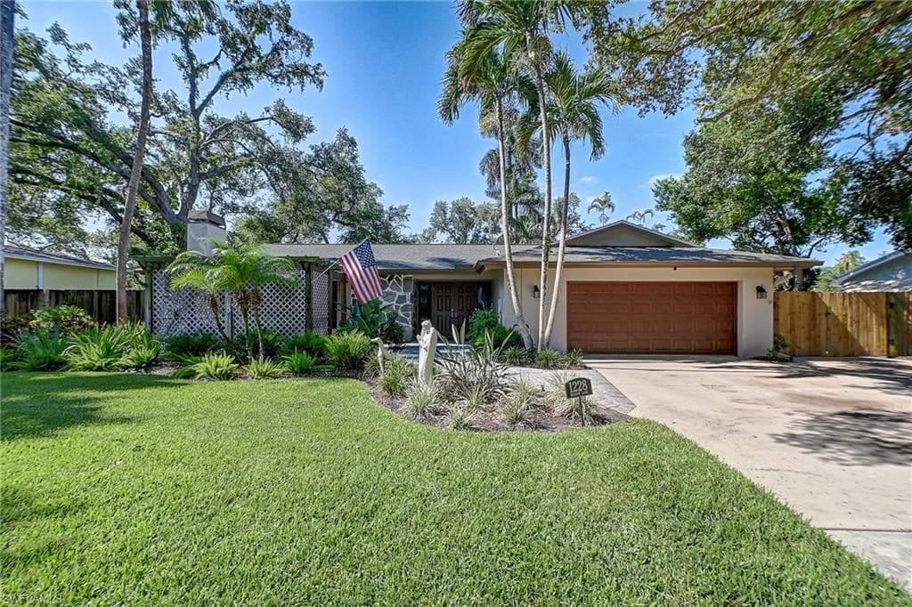 1228 Shadow LN FORT MYERS, FL 33901