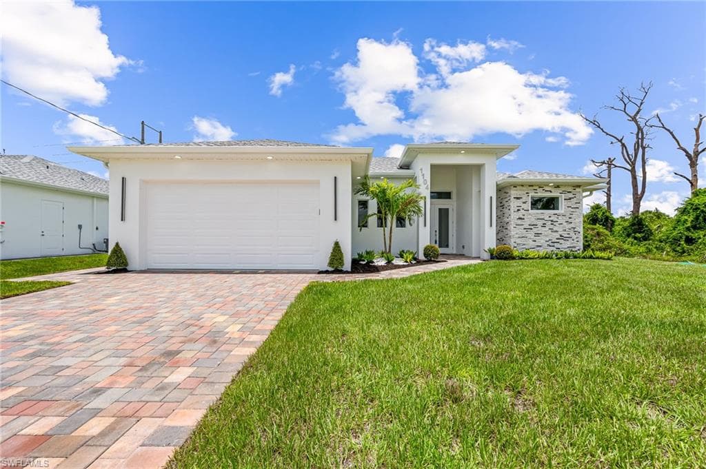 1104 Floyd AVE S LEHIGH ACRES, FL 33976