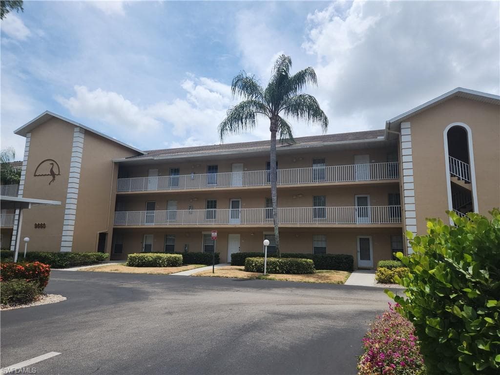 9660 Victoria LN A301 NAPLES, FL 34109