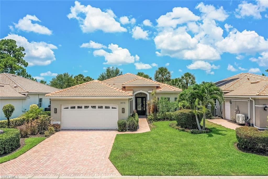 8373 Gleneagle WAY NAPLES, FL 34120