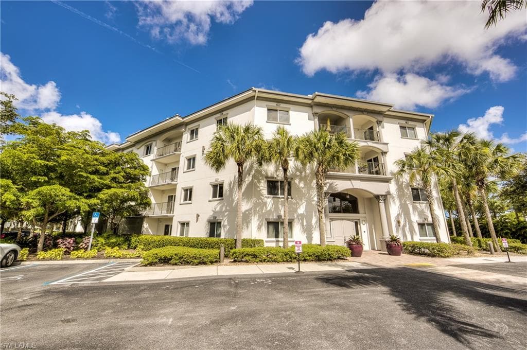 1100 Pine Ridge RD B205 NAPLES, FL 34108