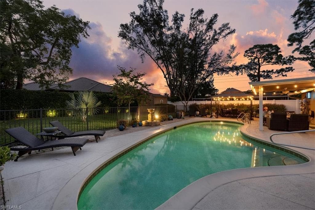 2585 Dawn CIR NAPLES, FL 34103