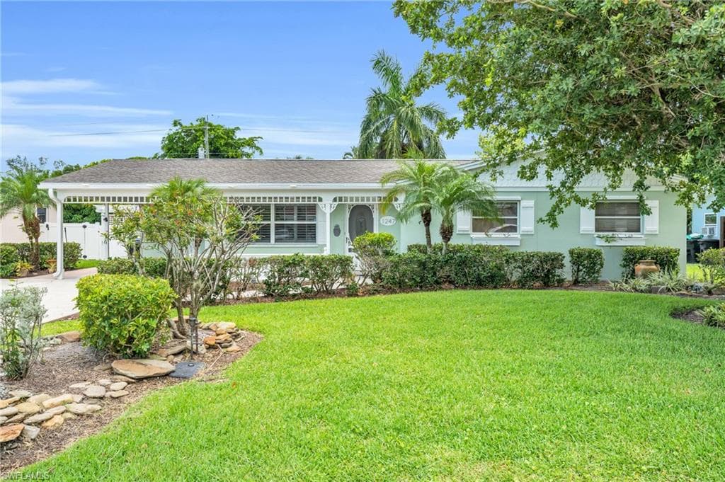 1247 Royal Palm DR NAPLES, FL 34103