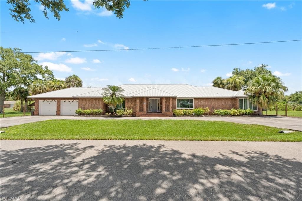350 5th AVE LABELLE, FL 33935