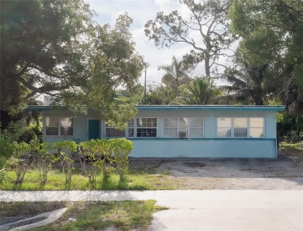 1915 Shadowlawn DR NAPLES, FL 34112