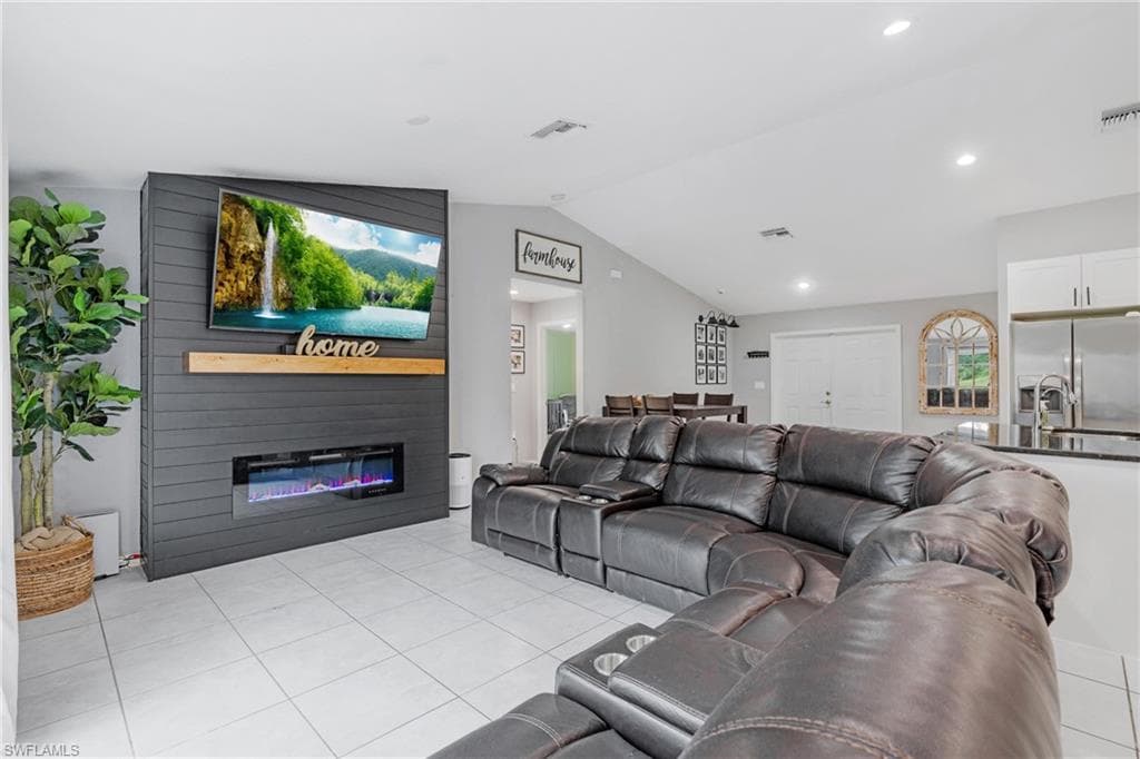 8106 Mesa CT LABELLE, FL 33935