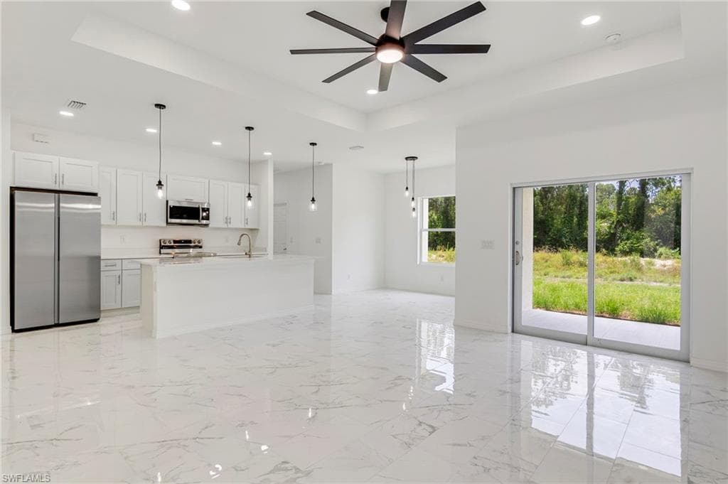 938 Lakeside DR LEHIGH ACRES, FL 33974