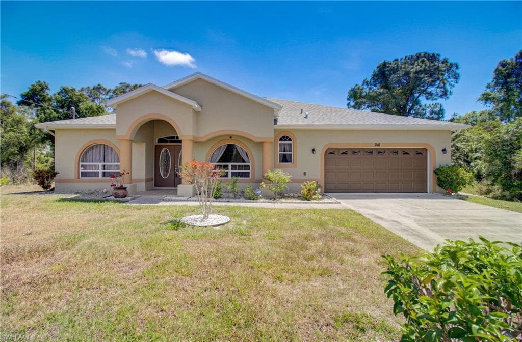 241 Columbus BLVD S LEHIGH ACRES, FL 33974