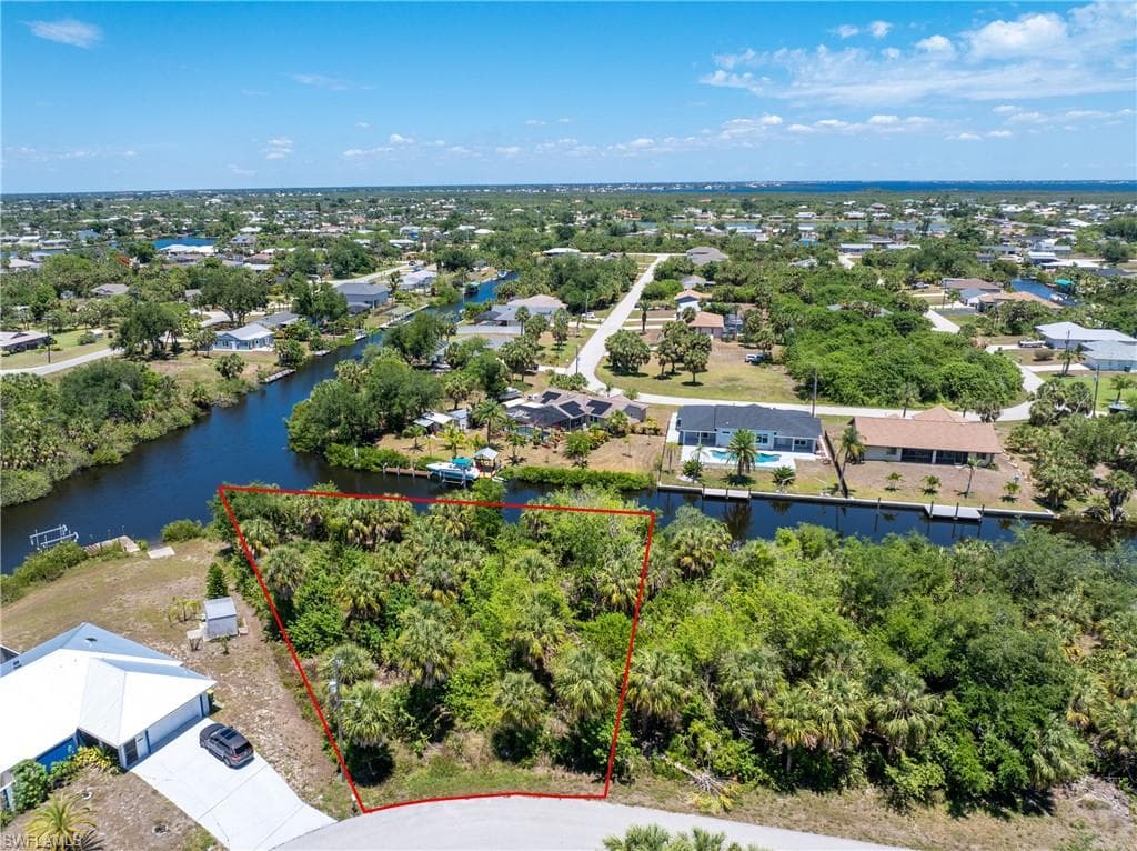 18622 Van Nuys CIR PORT CHARLOTTE, FL 33948