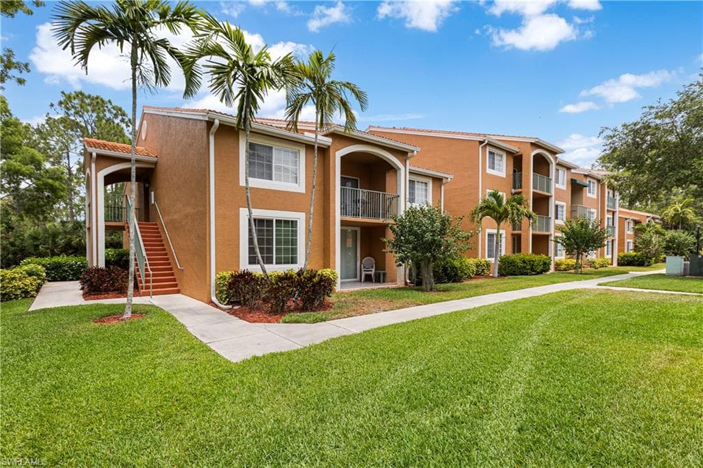 1220 Wildwood Lakes BLVD 102 NAPLES, FL 34104