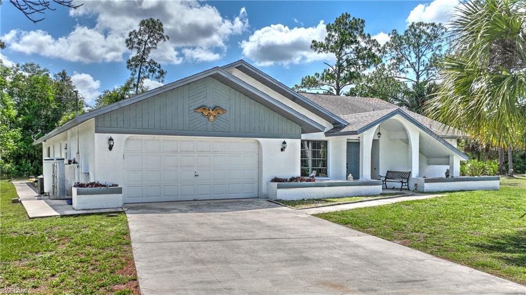 320 Leroy AVE LEHIGH ACRES, FL 33936