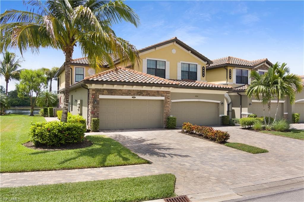 9484 Napoli LN 101 NAPLES, FL 34113