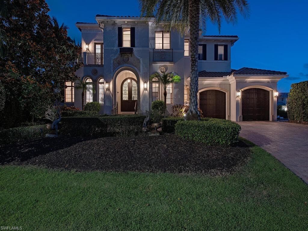 1680 Dolphin CT NAPLES, FL 34102