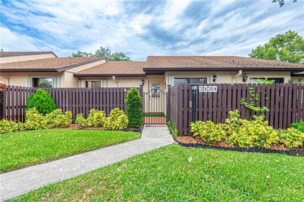 606 SEA PINE WAY E GREEN ACRES, FL 33415