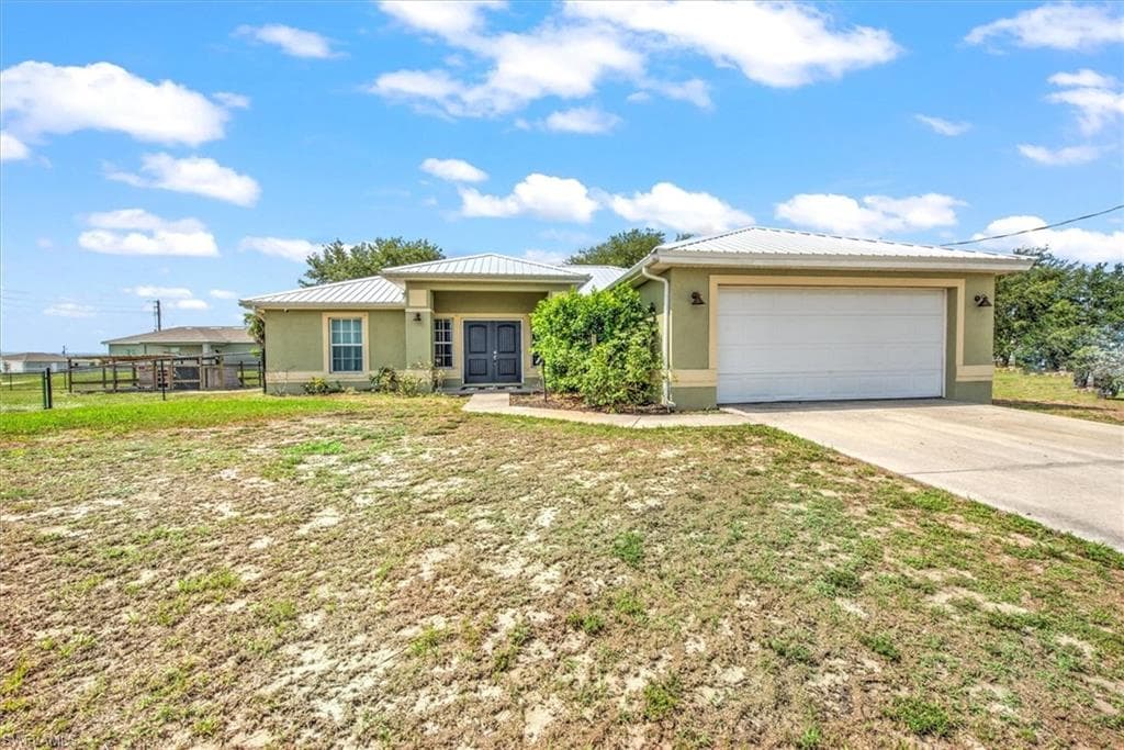 1035 Saturn CT LABELLE, FL 33935