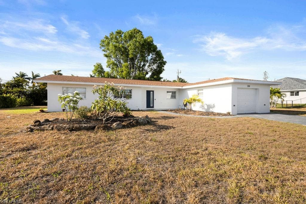 233 SW 48th TER CAPE CORAL, FL 33914