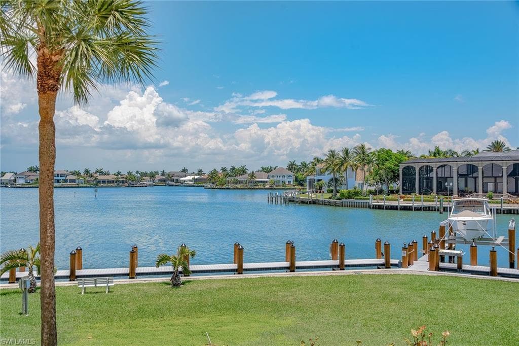 897 Collier CT 204 MARCO ISLAND, FL 34145