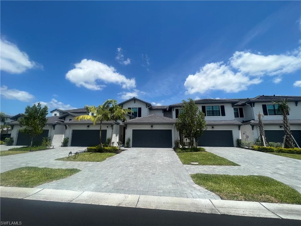 7584 Carnegie WAY NAPLES, FL 34119