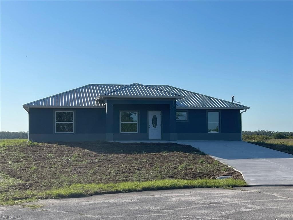 9016 Melody CT LABELLE, FL 33935