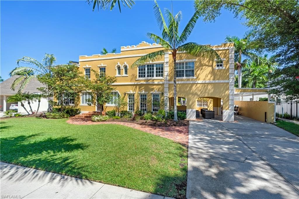 1221 Canterbury DR FORT MYERS, FL 33901