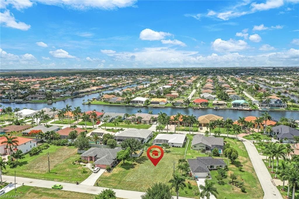 2505 SW 52nd TER CAPE CORAL, FL 33914