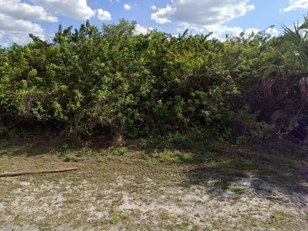3717 6th ST W LEHIGH ACRES, FL 33971