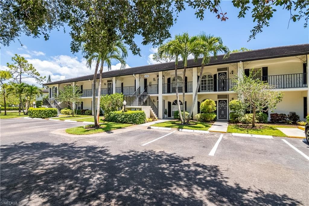 256 Deerwood CIR 4 NAPLES, FL 34113