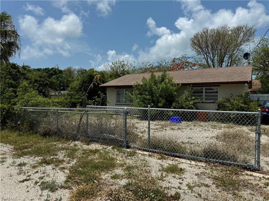 207 2nd ST KEY LARGO, FL 33037