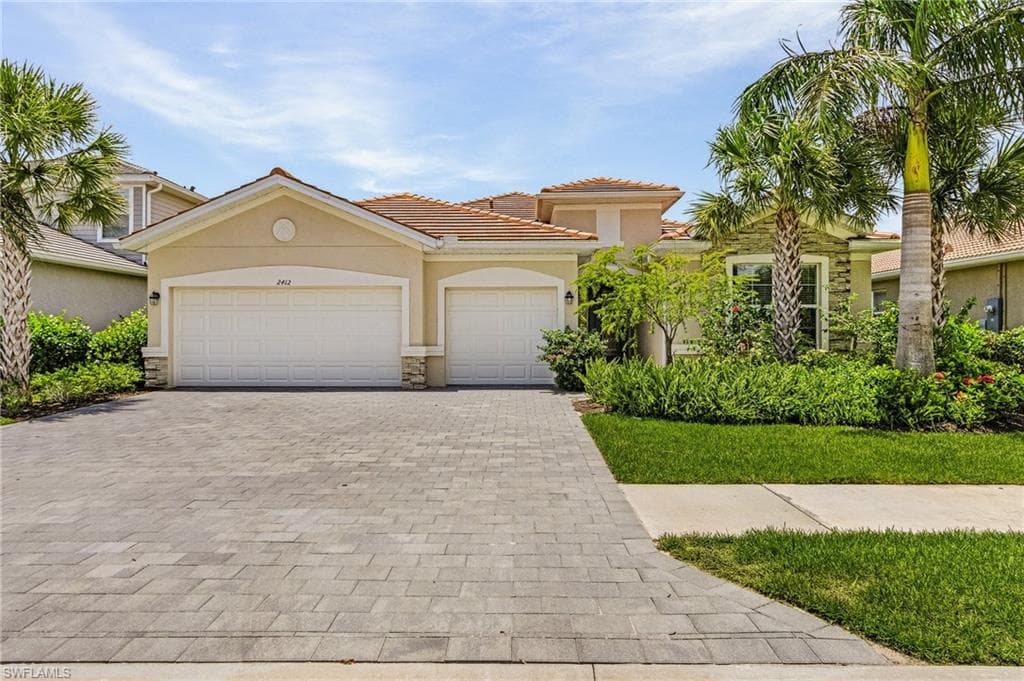 2412 Fallglo ST NAPLES, FL 34120