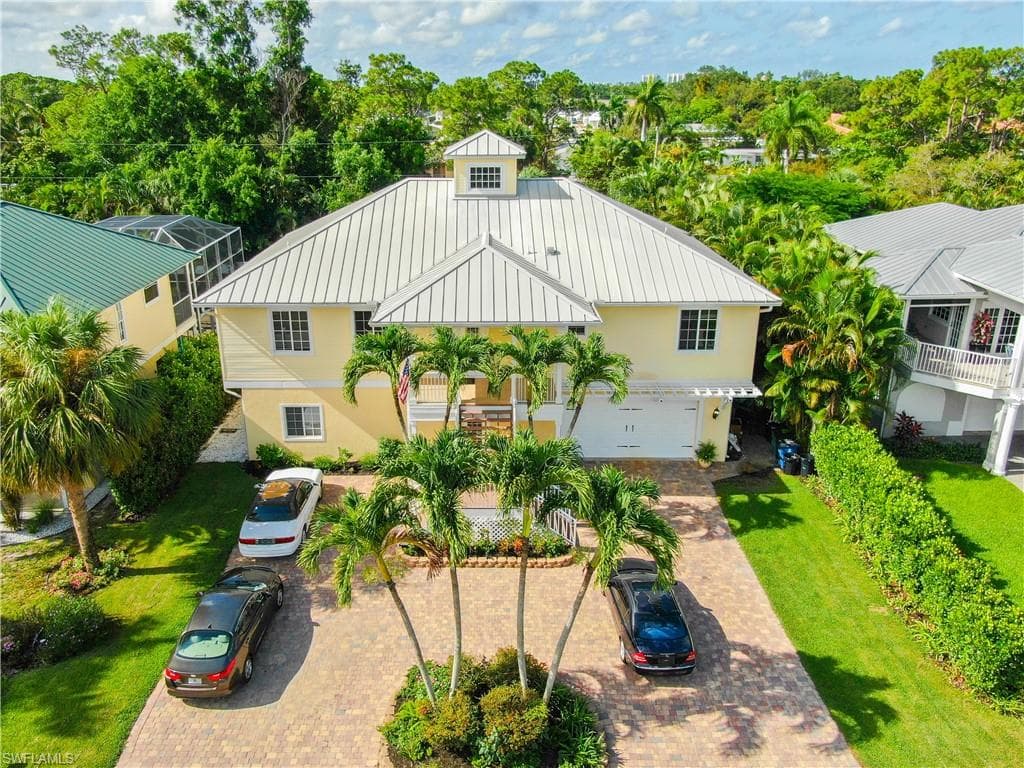 3011 Pine Tree DR BONITA SPRINGS, FL 34134