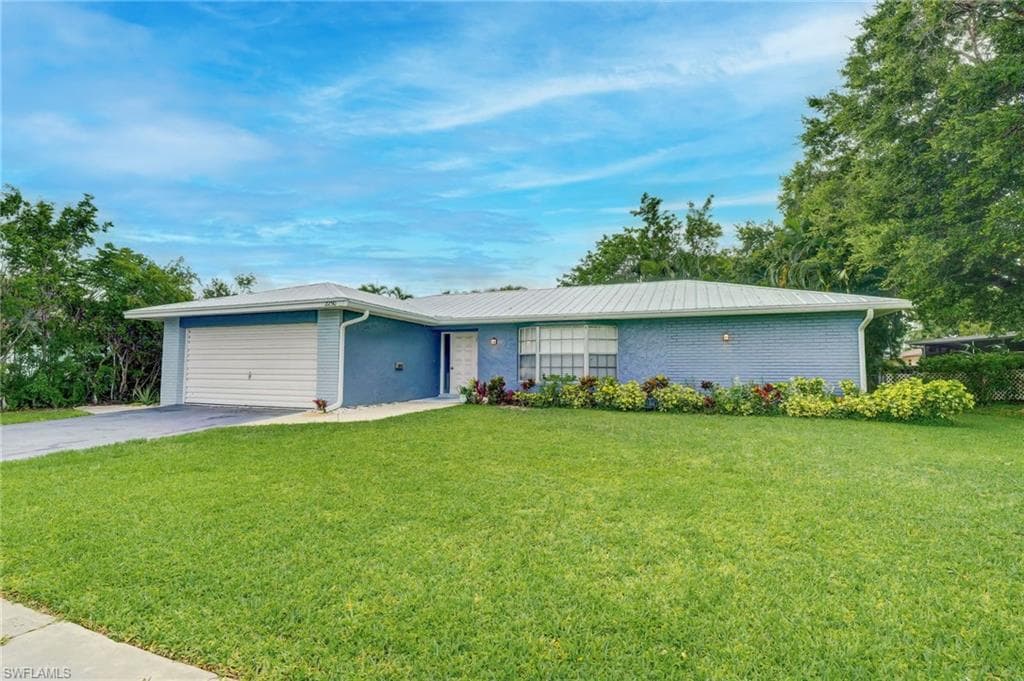 2250 Poinciana ST NAPLES, FL 34105