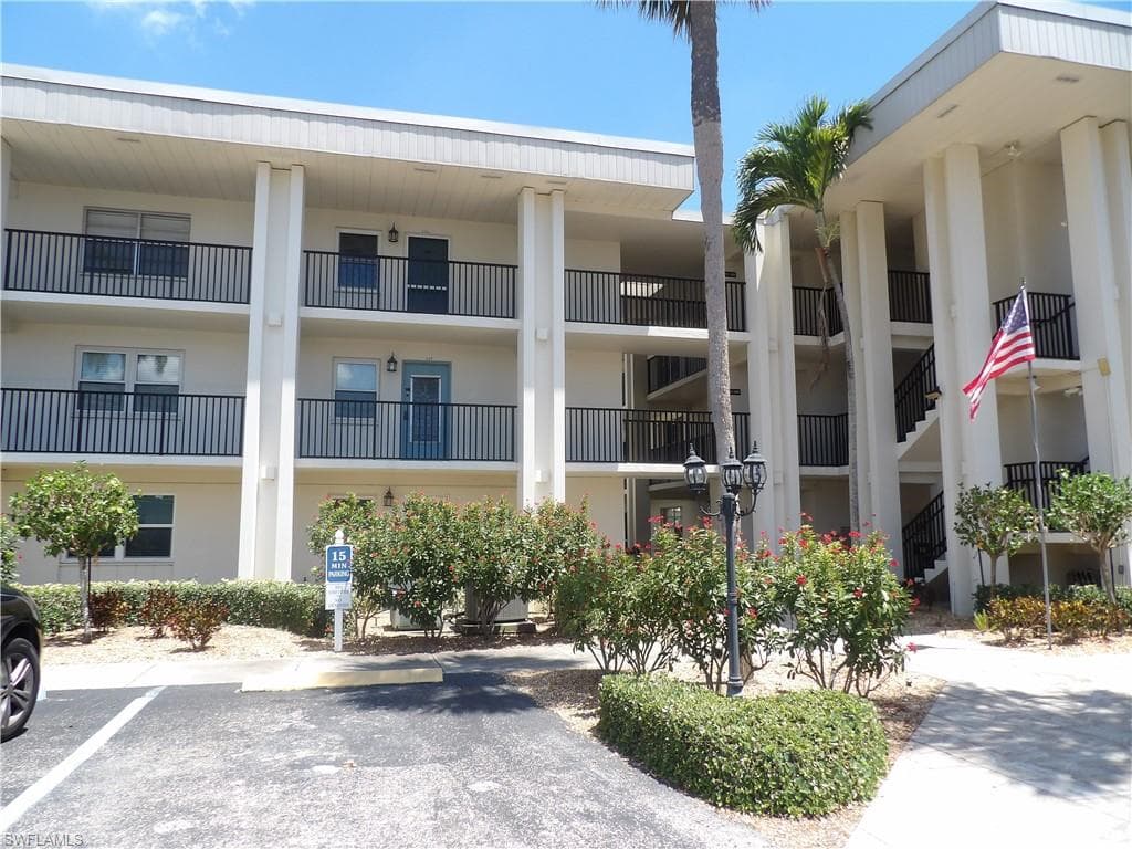 1828 Pine Valley DR 105 FORT MYERS, FL 33907