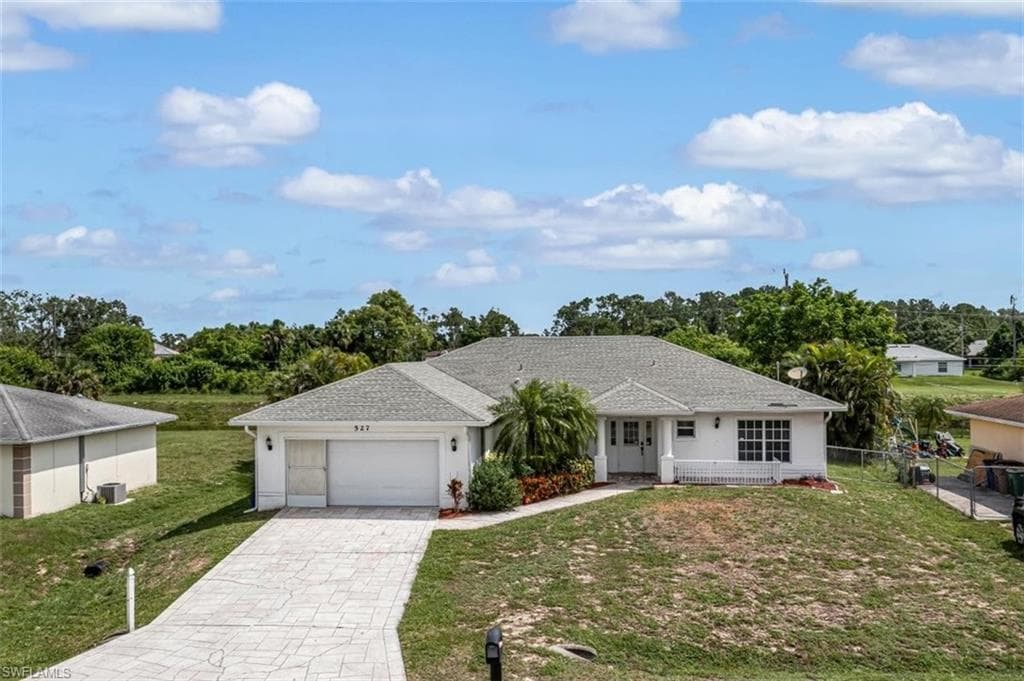 527 Jefferson DR LEHIGH ACRES, FL 33936