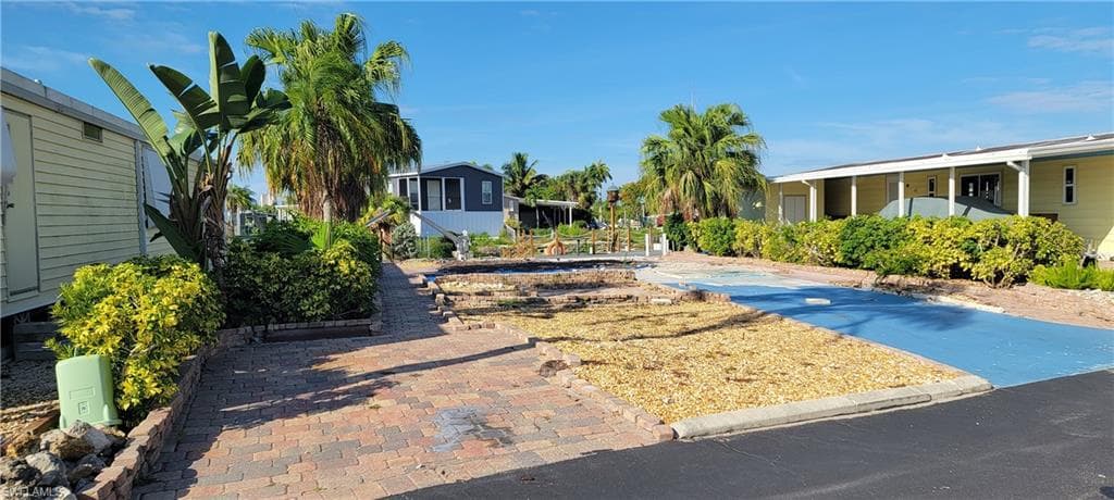 4693 Mai Kai LN