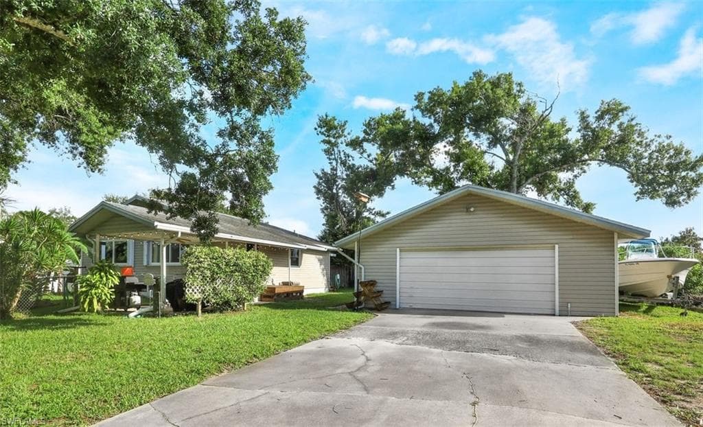 562 Clark ST NORTH FORT MYERS, FL 33903