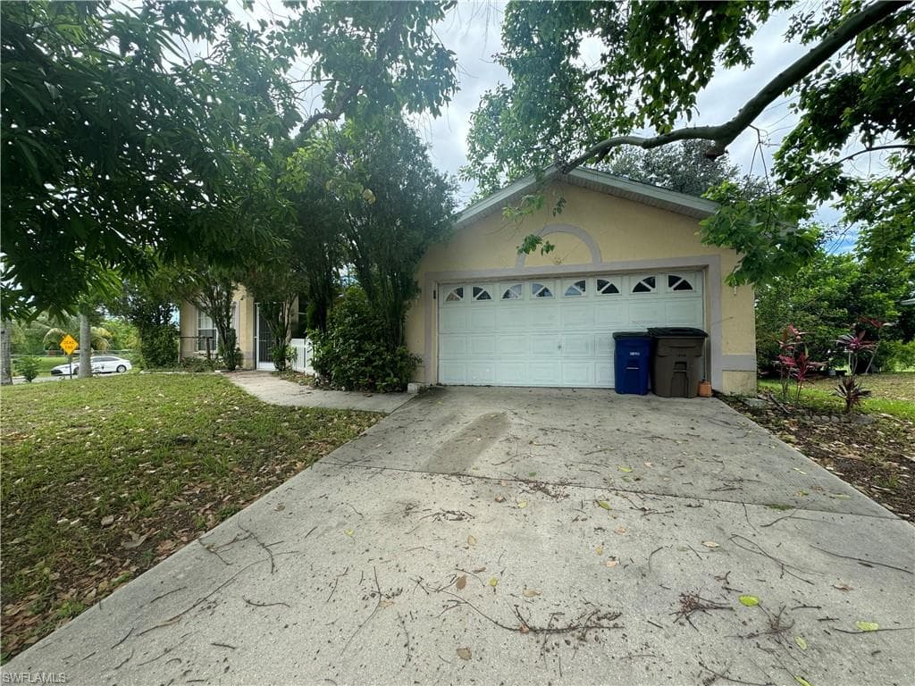 407 Norman AVE LEHIGH ACRES, FL 33971
